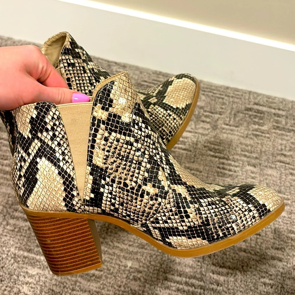 3 inch snake skin print ankle boots. Brand MIA. Size 8.5. - Picture 1 of 1
